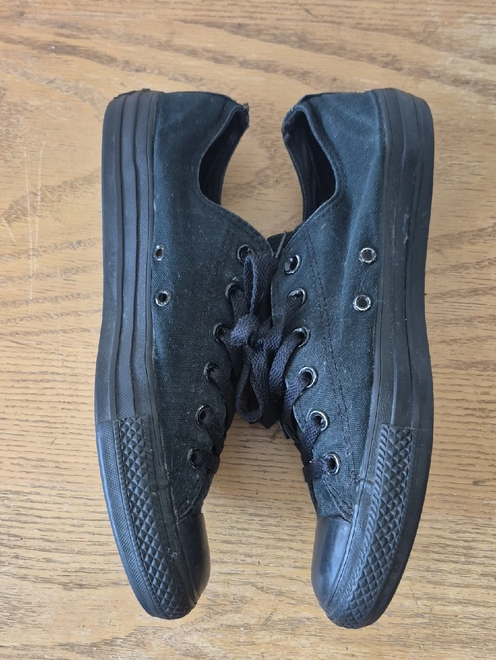 Chuck Taylor Low Top Converse All Black Sz 8M/10W. UNISEX